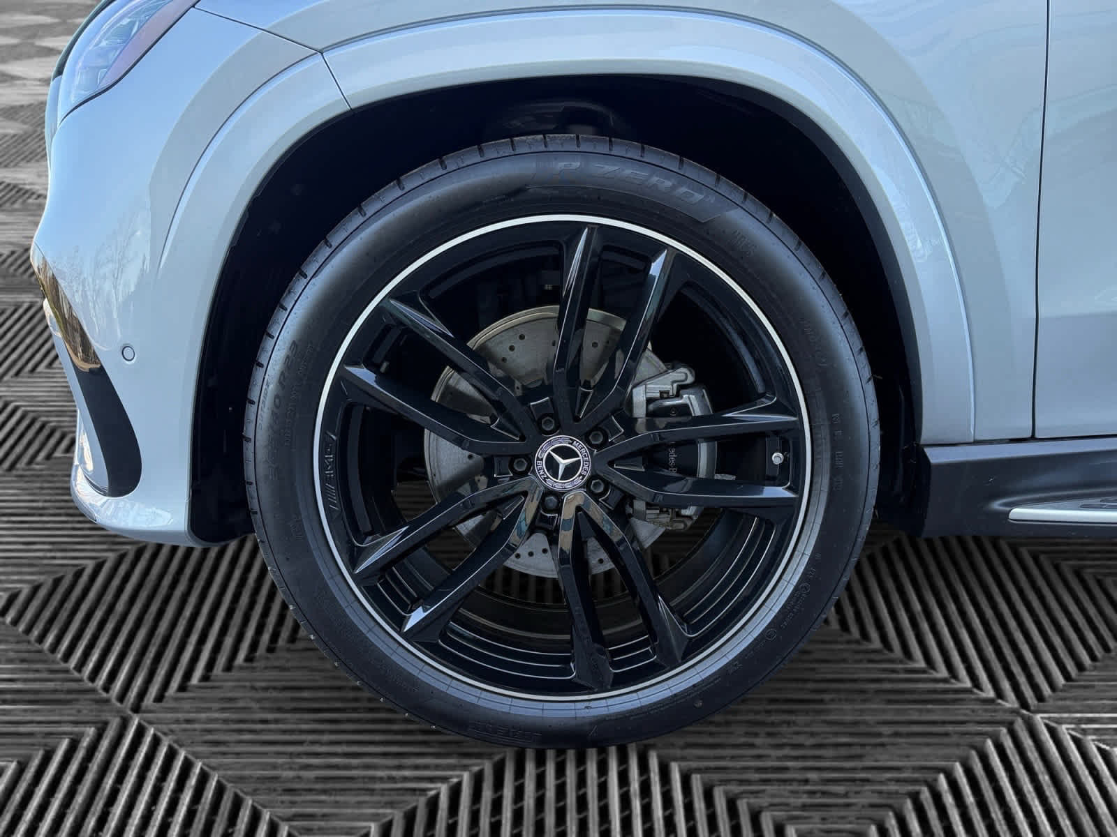 New 2025 Mercedes-Benz GLS 580 4MATIC image 9