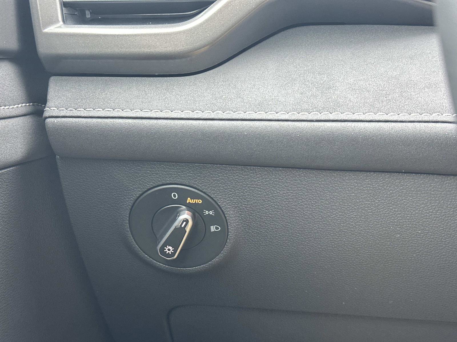 New 2026 Volkswagen Taos SE image 25