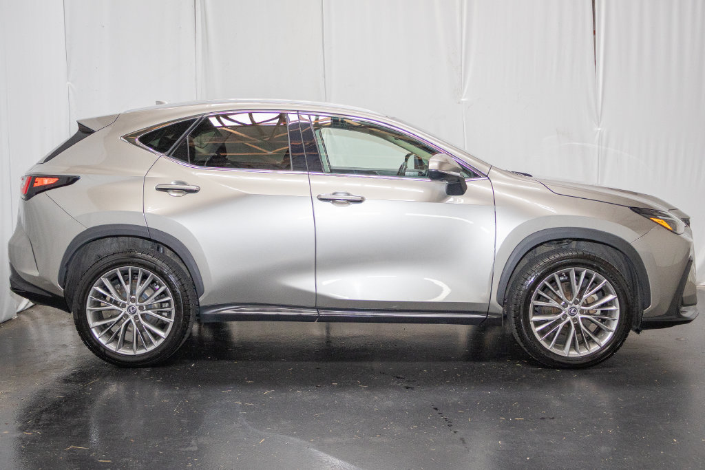Used 2024 Lexus NX 350 AWD w/ Vision Package image 4
