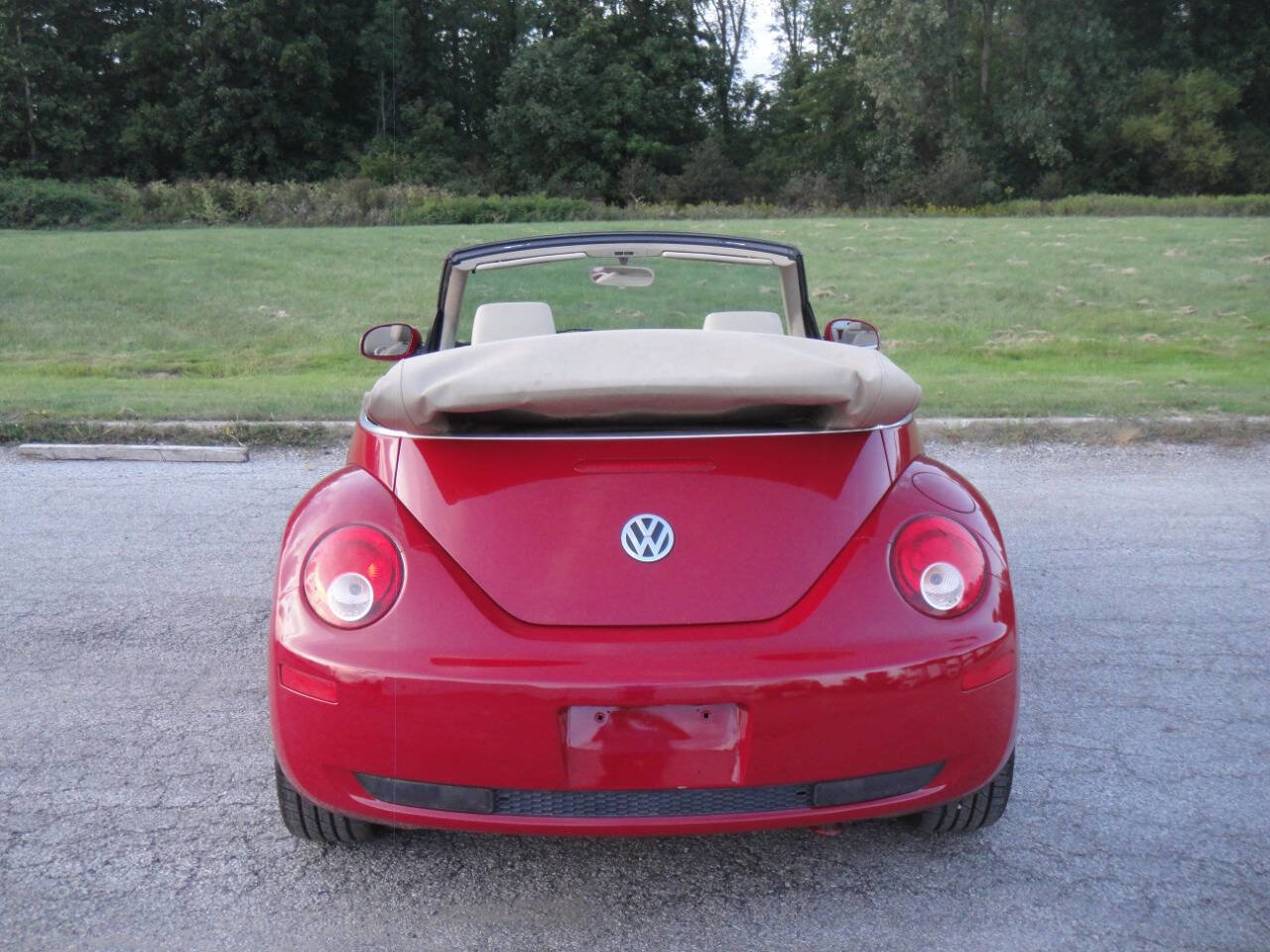 Used 2008 Volkswagen Beetle SE image 16