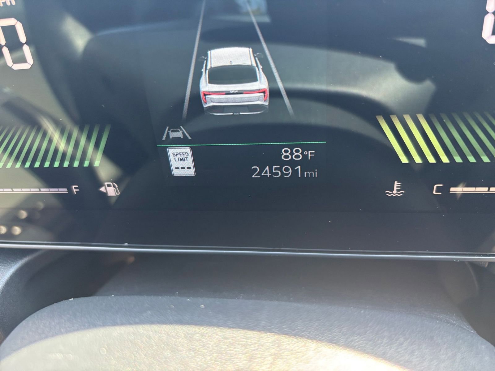 Used 2025 Kia K4 LXS image 42