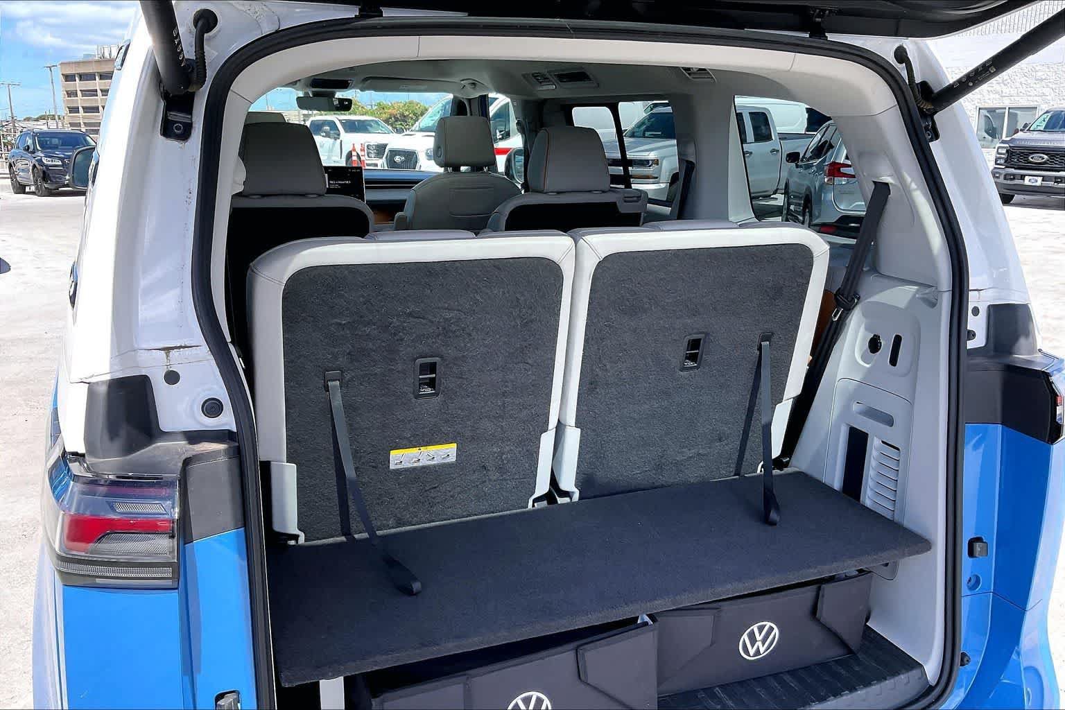 Used 2025 Volkswagen ID. Buzz 1st Edition AWD/4WD image 18