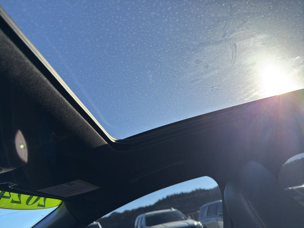 Used 2024 Ford Edge ST-Line w/ Class II Trailer Tow Package image 22