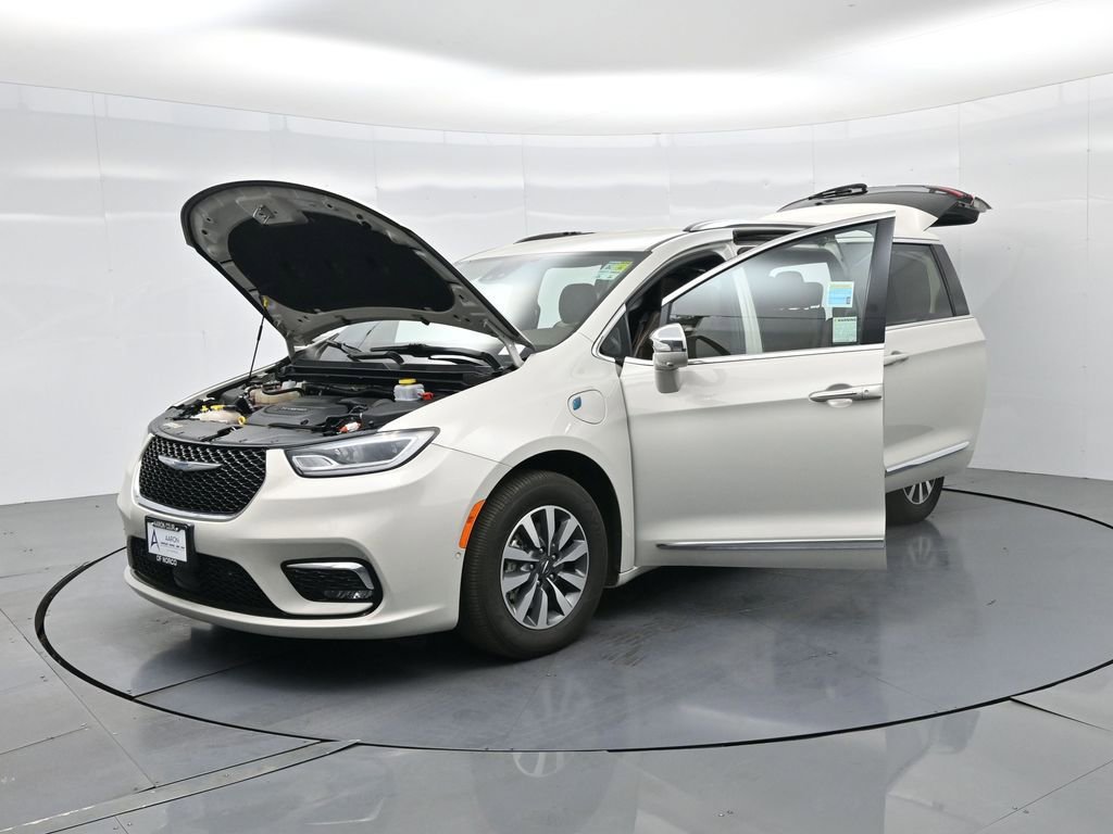 Used 2021 Chrysler Pacifica Limited w/ Premium & Safety Sphere Group image 33