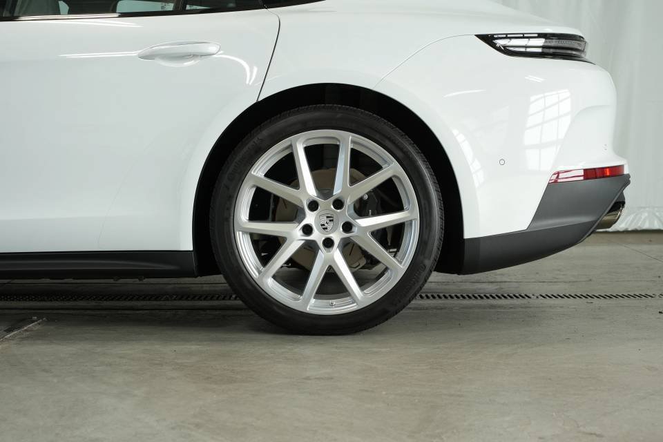 Certified 2025 Porsche Panamera 4 AWD/4WD image 44