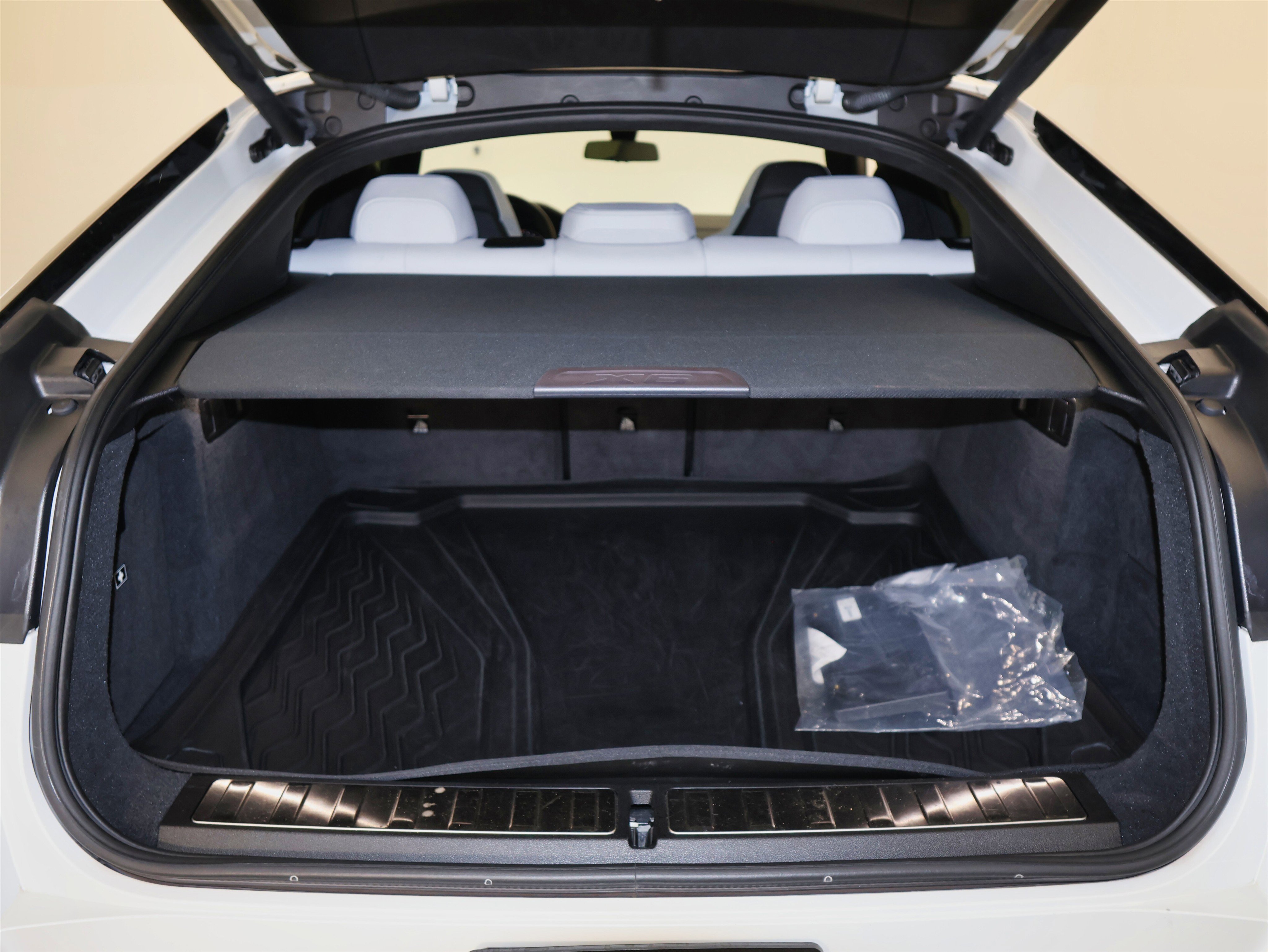 Used 2021 BMW X6 M w/ Executive Package image 12