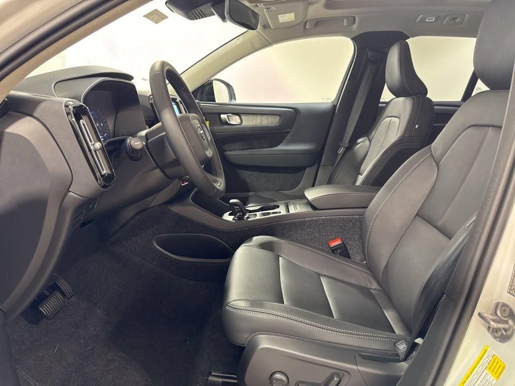 New 2026 Volvo XC40 B5 Plus w/ Climate Package AWD/4WD image 19