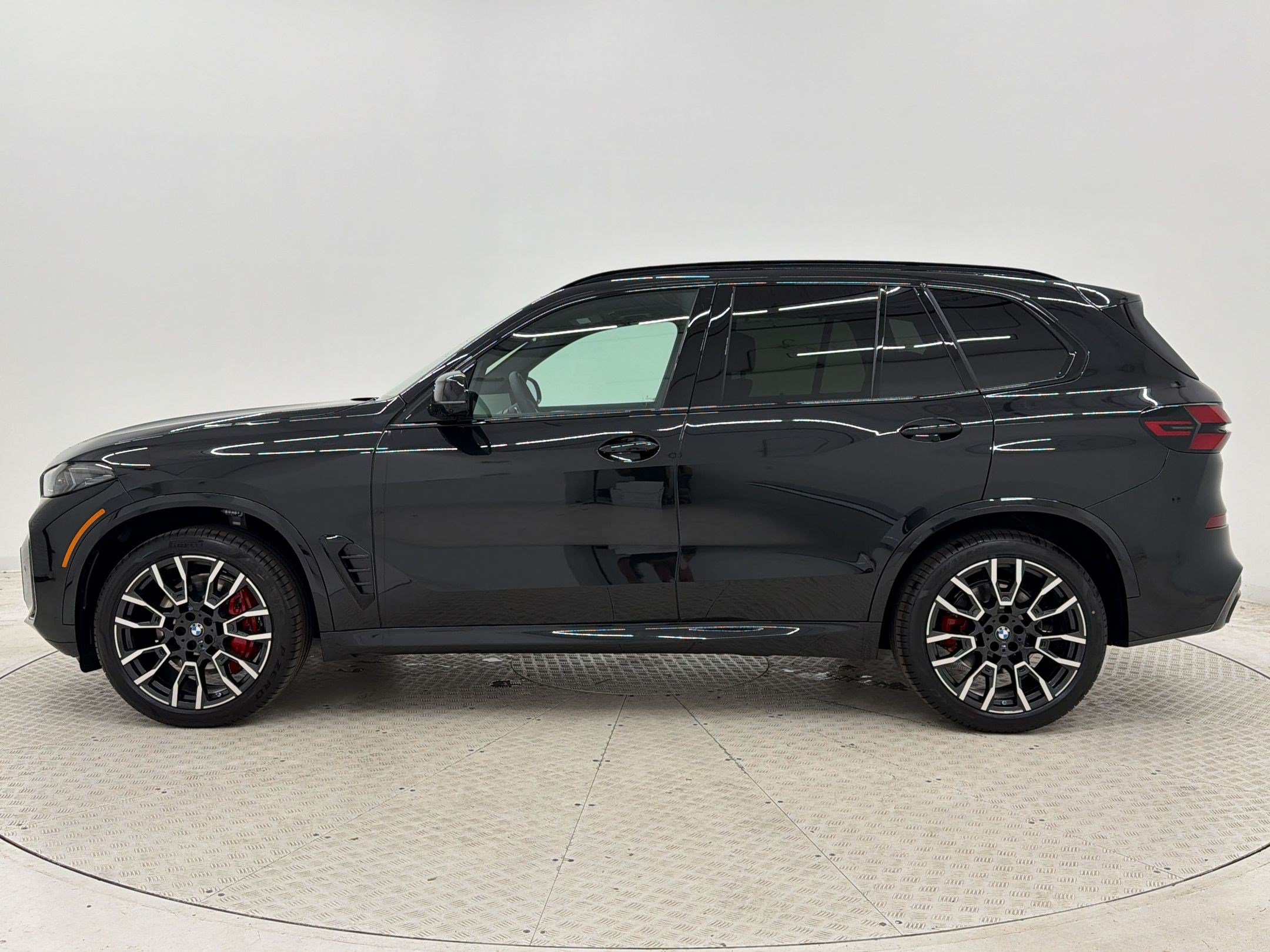 New 2026 BMW X5 xDrive40i w/ M Sport Package AWD/4WD image 2