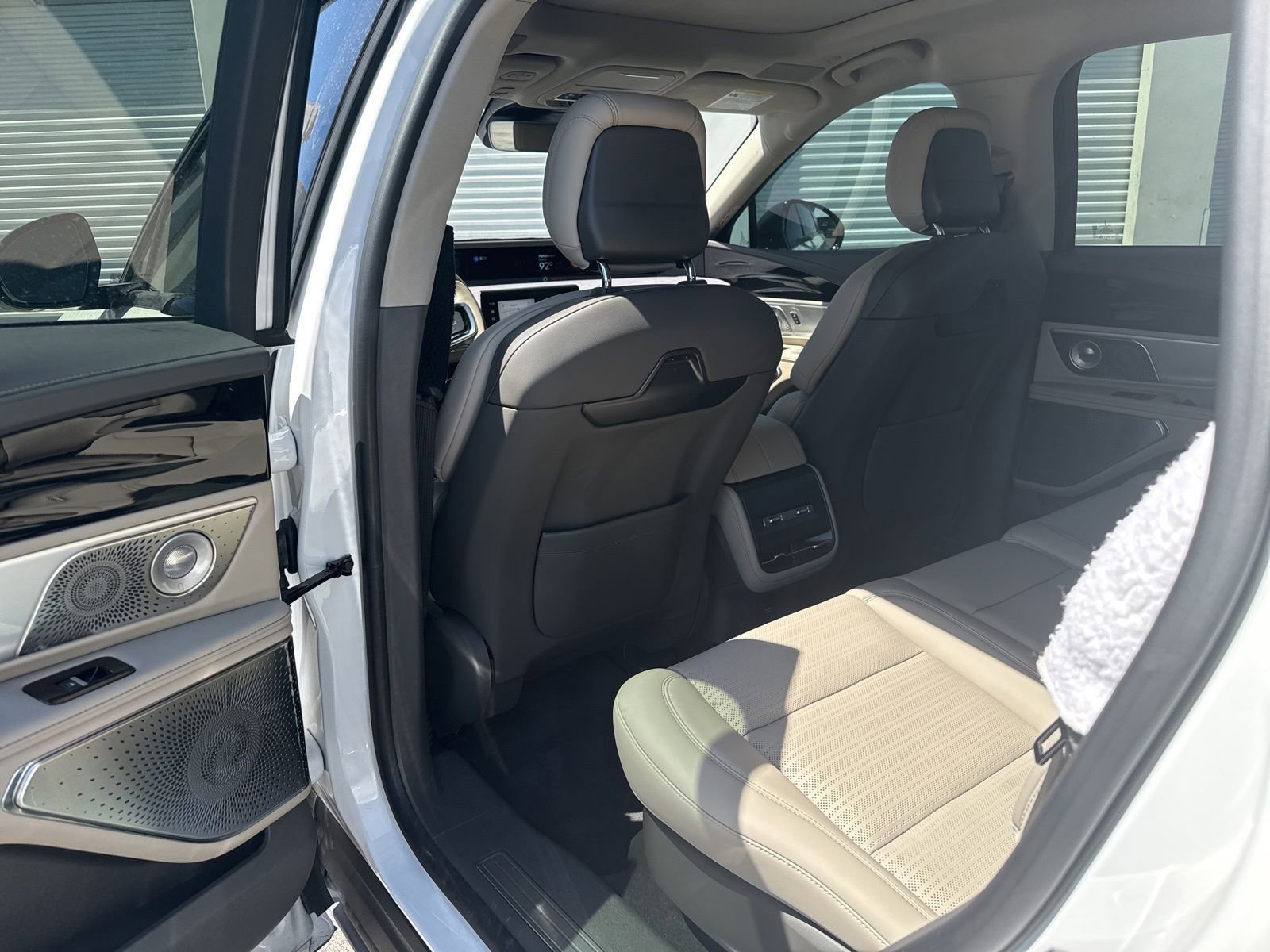 Used 2025 Lincoln Nautilus Reserve AWD/4WD image 16