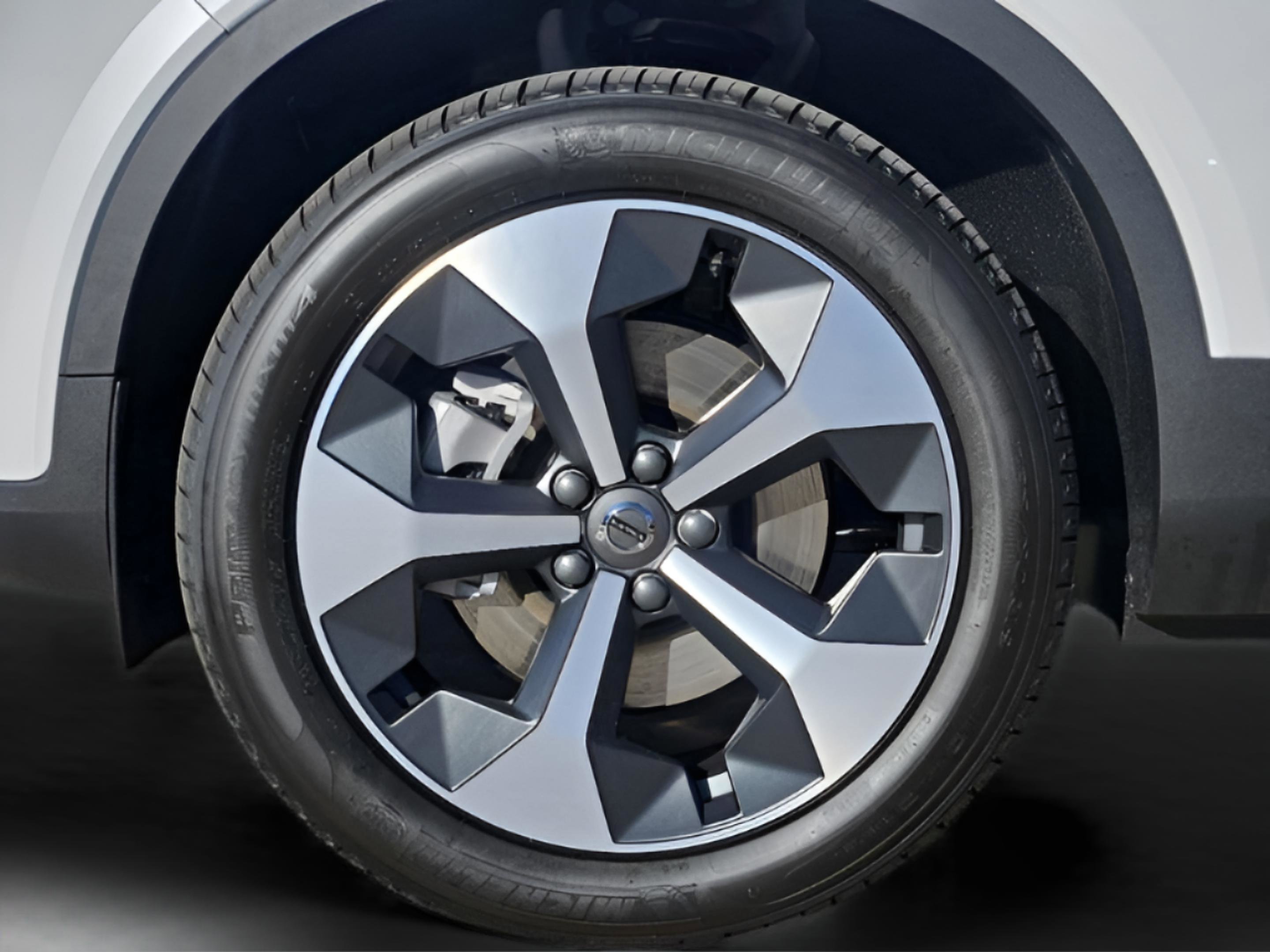 Used 2025 Volvo XC60 T8 Plus w/ Protection Package Premier image 36