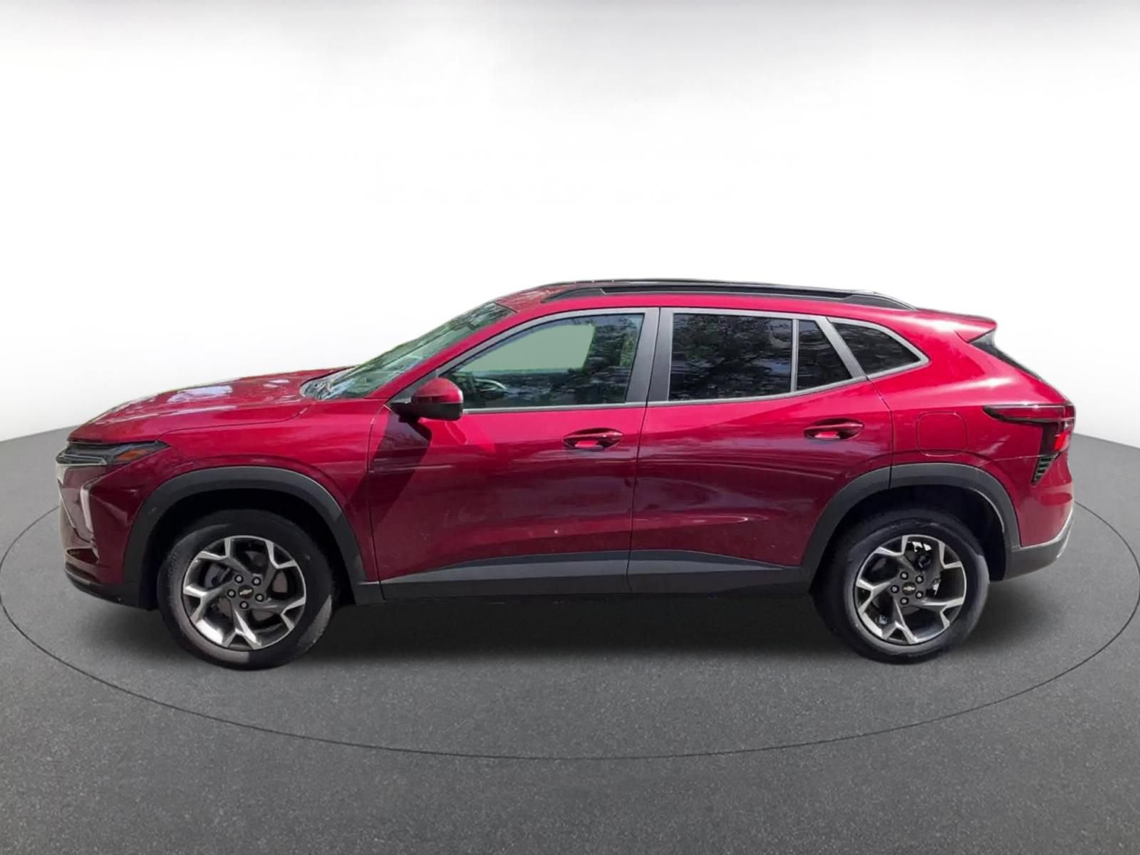 Used 2025 Chevrolet Trax LT w/ LT Convenience Package FWD image 9
