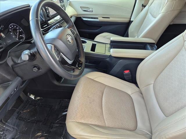 Used 2021 Toyota Sienna Limited FWD image 17