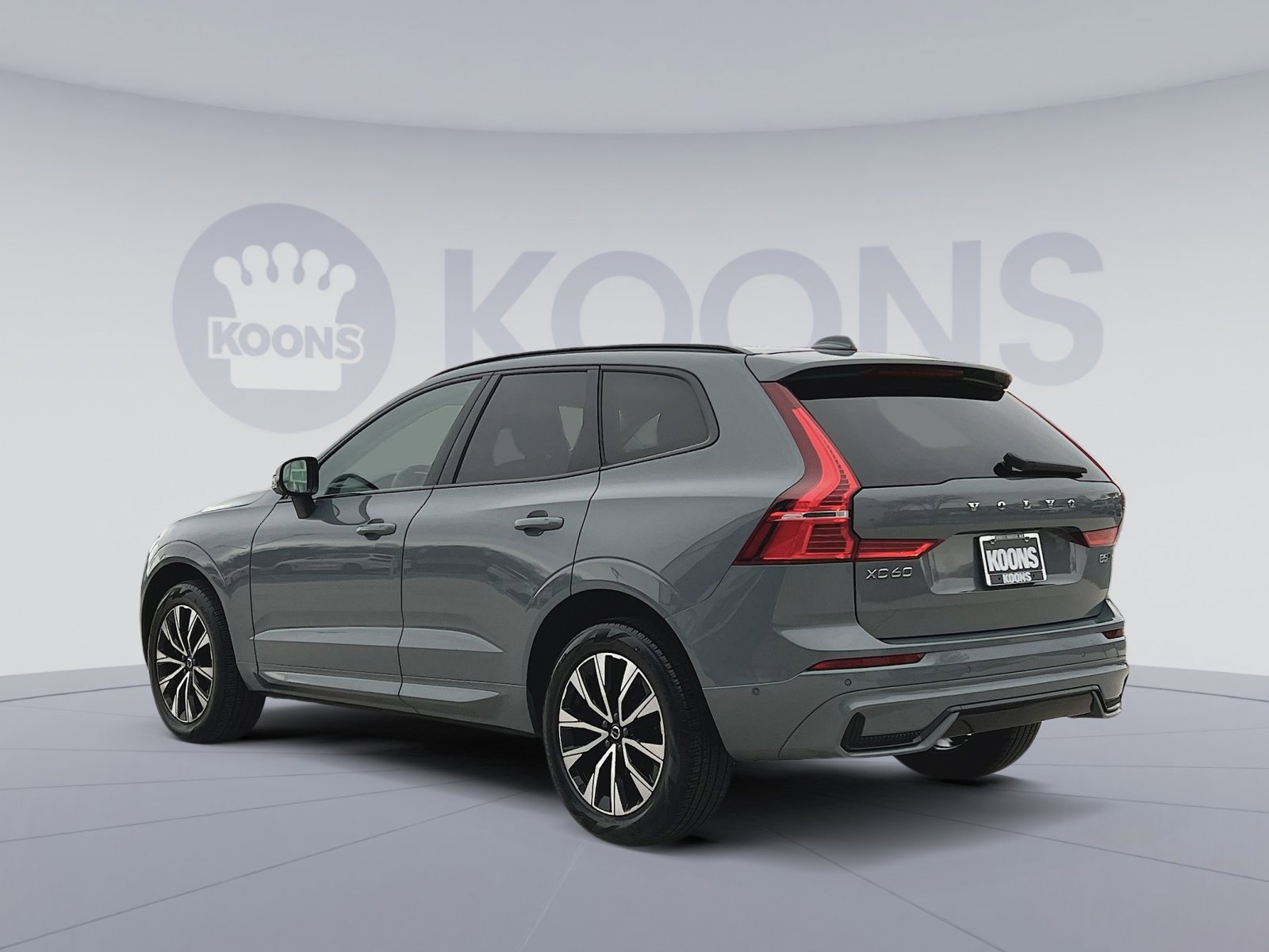 Certified 2023 Volvo XC60 B5 Plus w/ Climate Package image 4