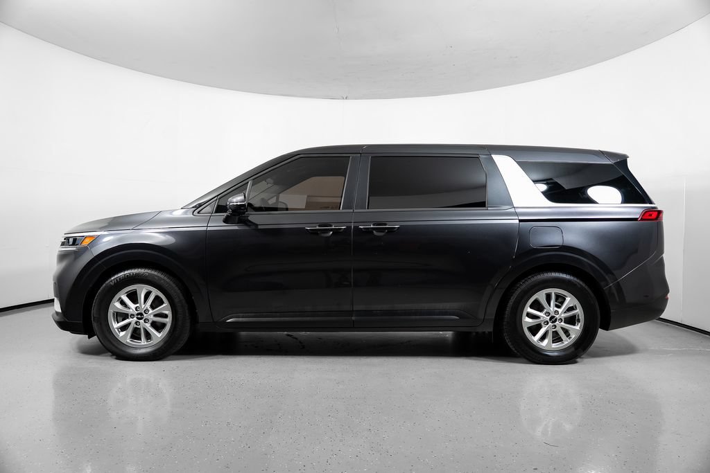 Used 2023 Kia Carnival LX FWD image 11