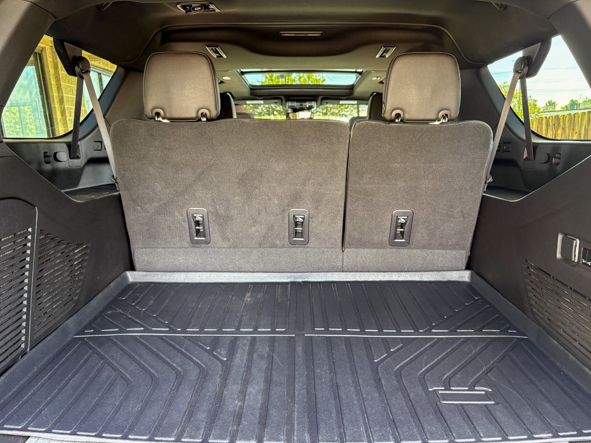 Used 2023 Chevrolet Suburban Z71 w/ Z71 Off-Road Package AWD/4WD image 30