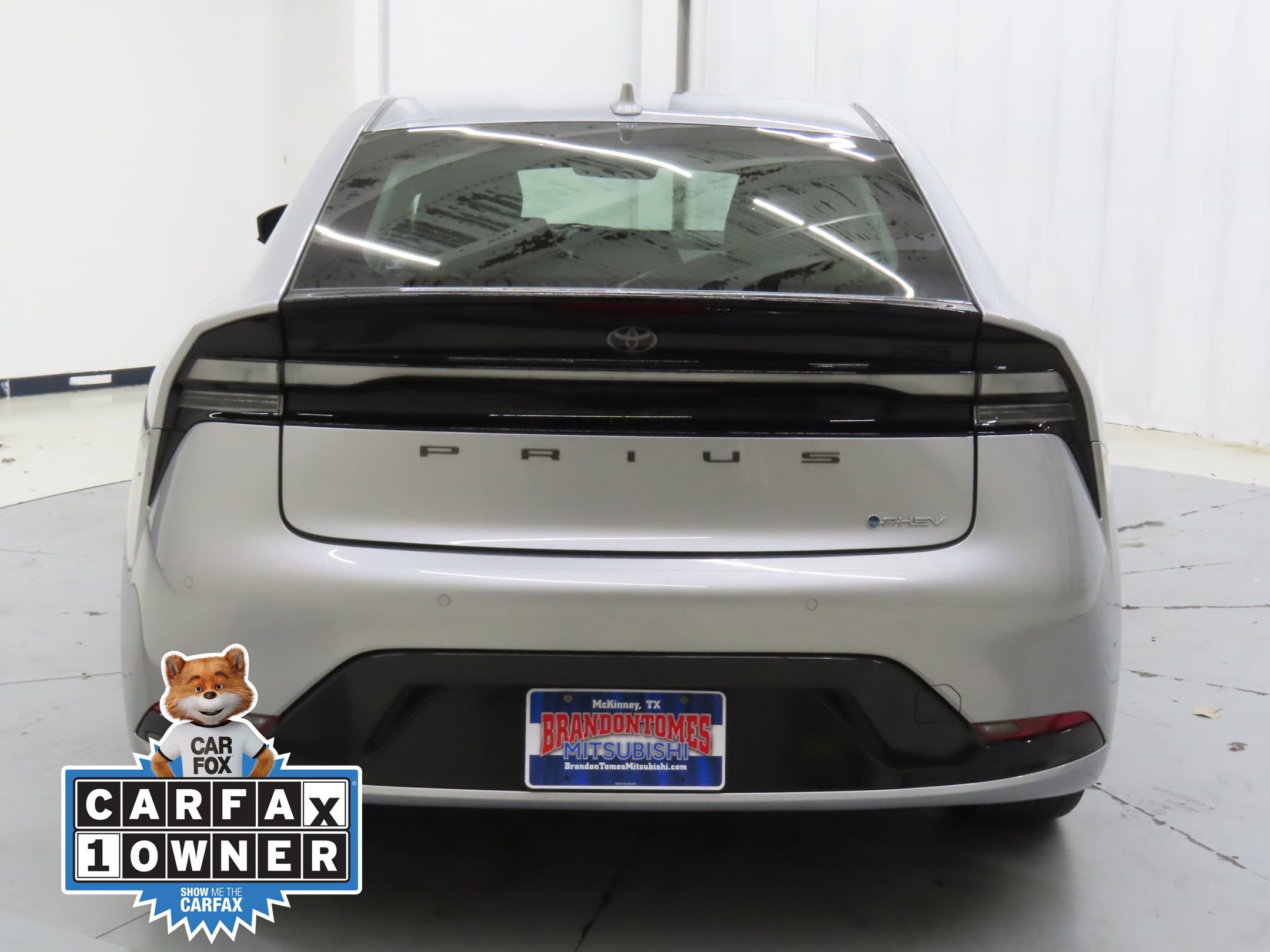 Used 2025 Toyota Prius Plug-In Hybrid image 4