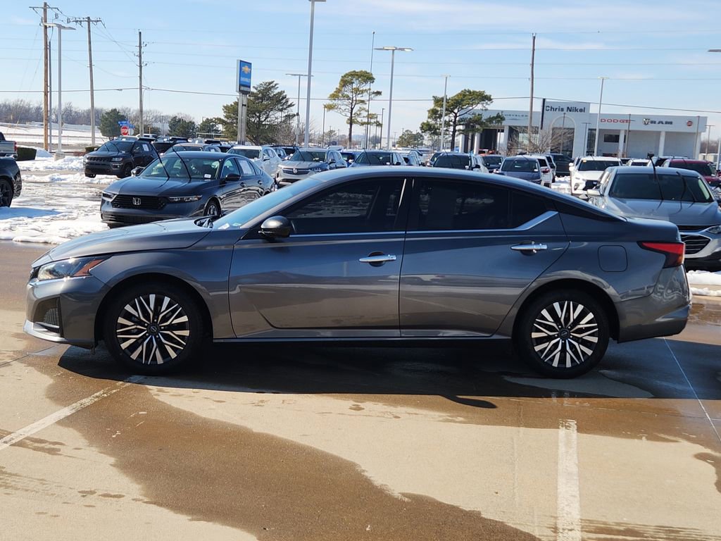 Used 2024 Nissan Altima 2.5 SV video 3