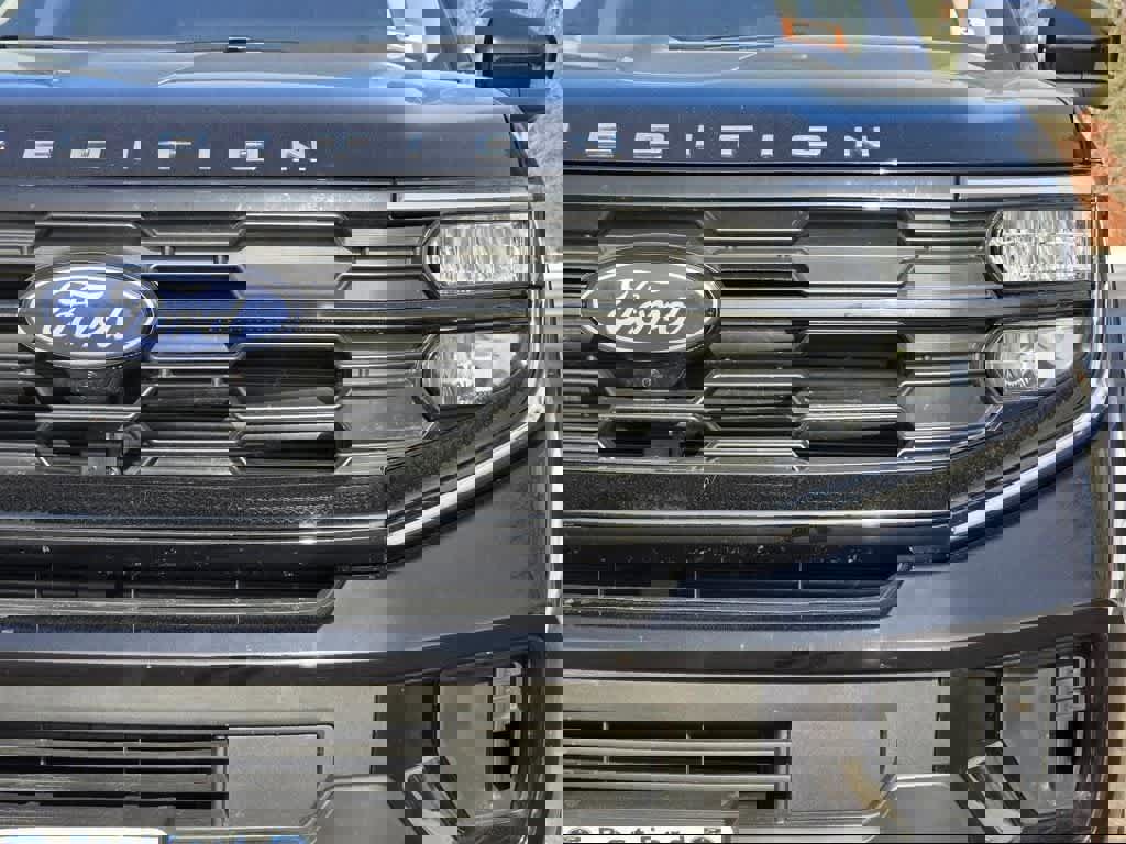 Used 2025 Ford Expedition Active image 3