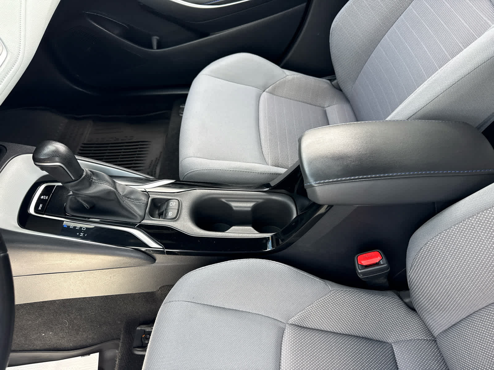 Used 2022 Toyota Corolla SE FWD image 19