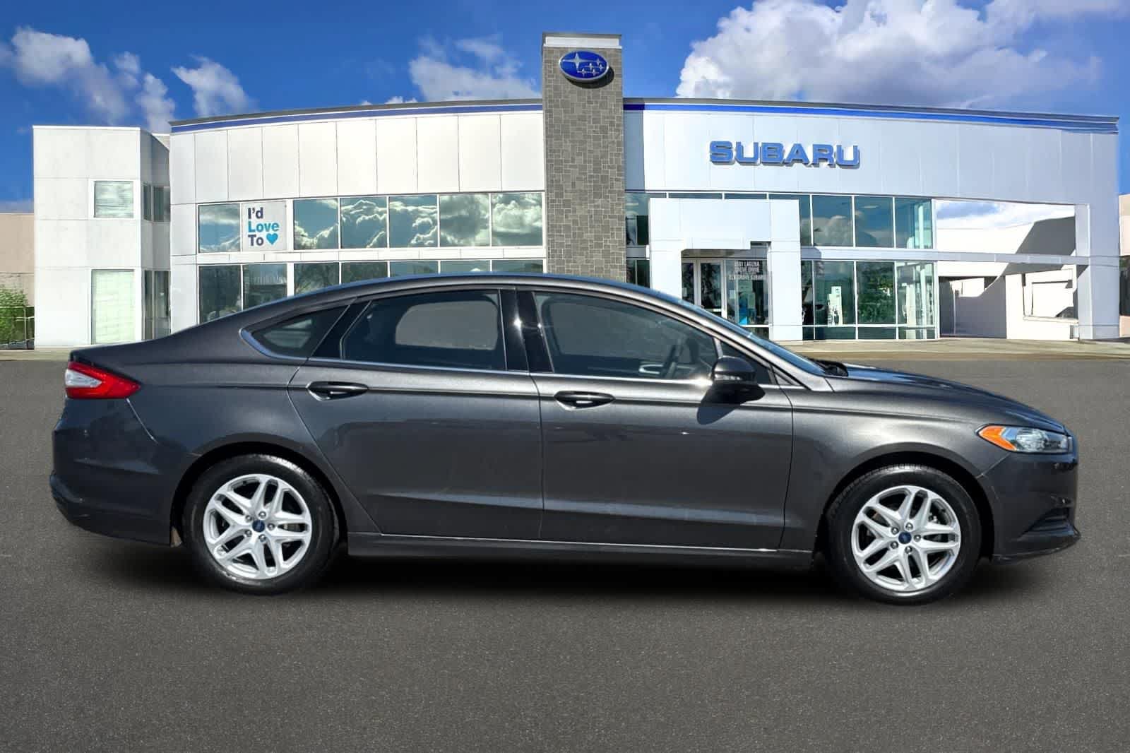 Used 2016 Ford Fusion SE FWD image 6