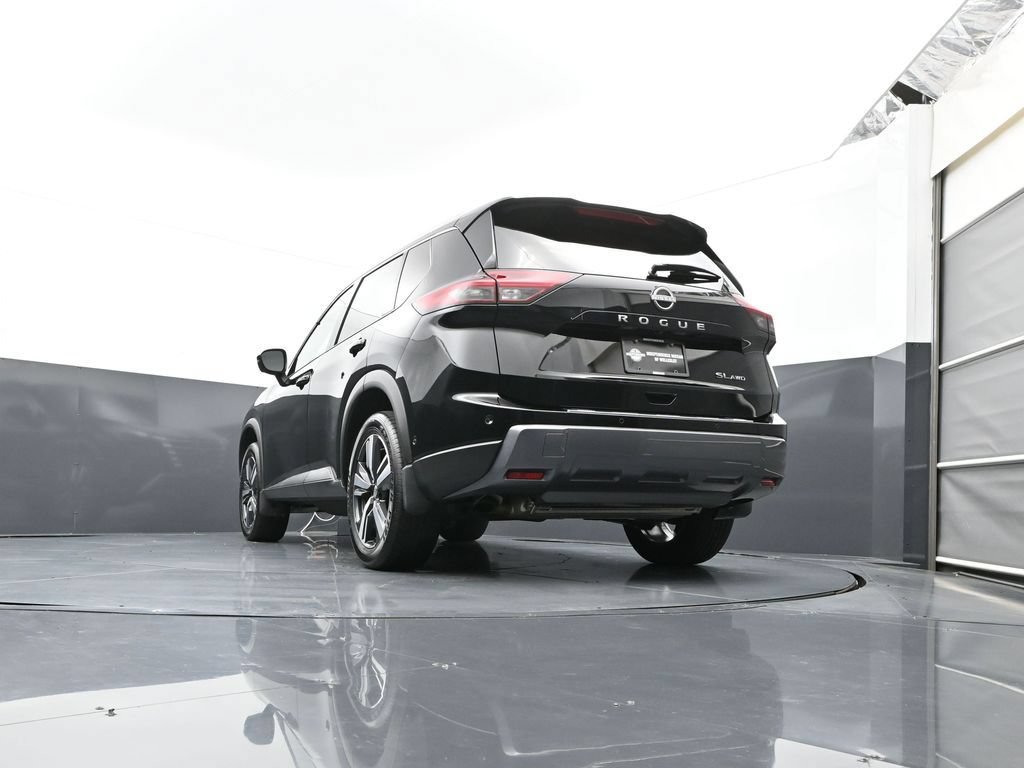 Certified 2025 Nissan Rogue SL AWD/4WD image 46