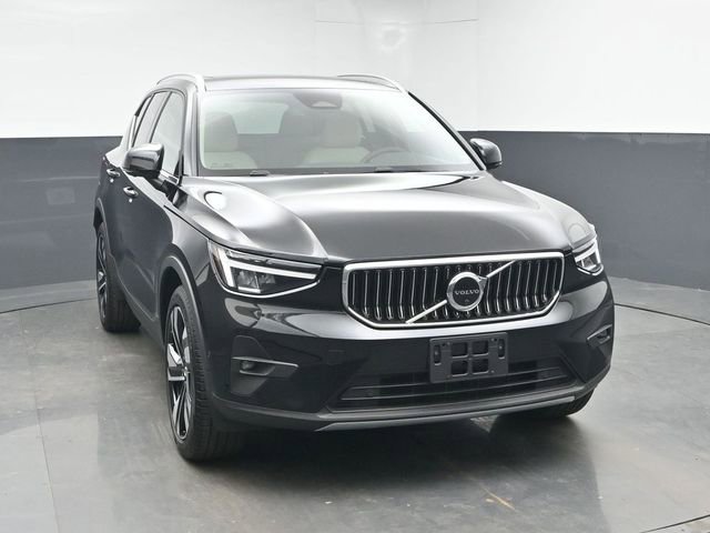 Used 2023 Volvo XC40 B5 Plus w/ Protection Package Premier AWD/4WD image 2