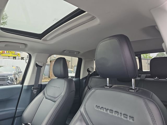 Used 2025 Ford Maverick Lariat w/ Black Appearance Package image 11