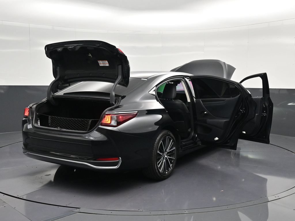 Used 2025 Lexus ES 300h w/ Premium Package FWD image 44