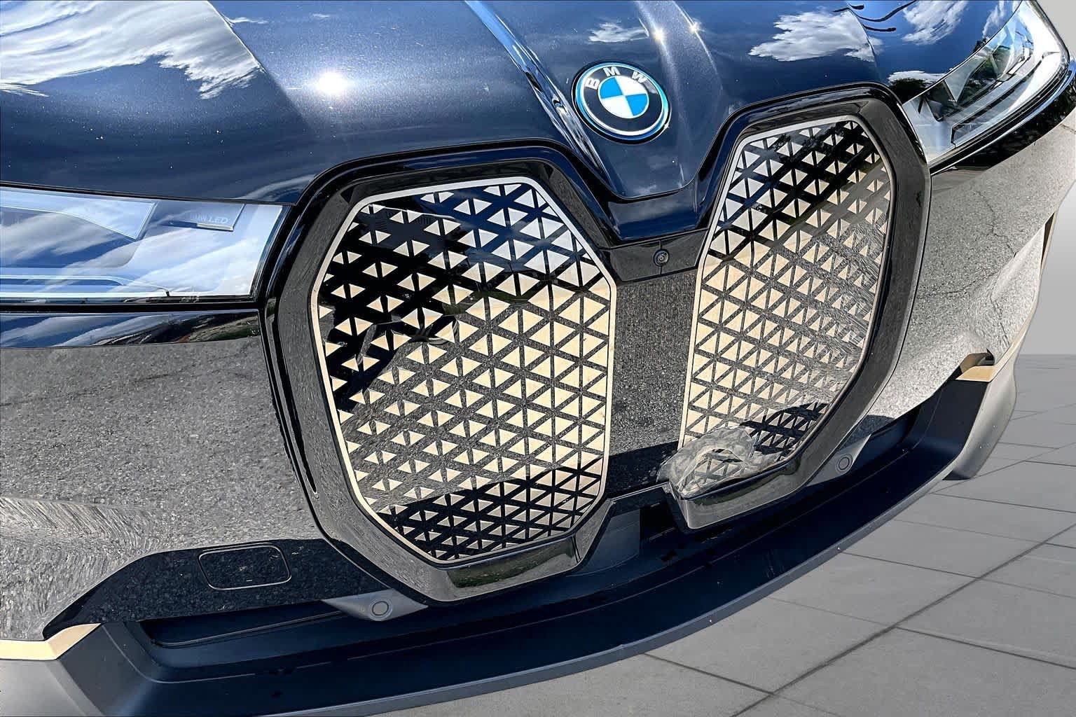 Used 2024 BMW iX xDrive50 w/ Premium Package AWD/4WD image 28