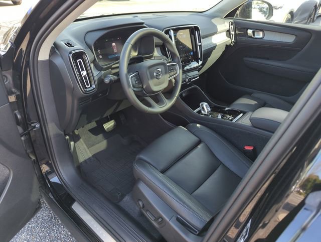 Used 2024 Volvo XC40 B5 Ultimate image 10
