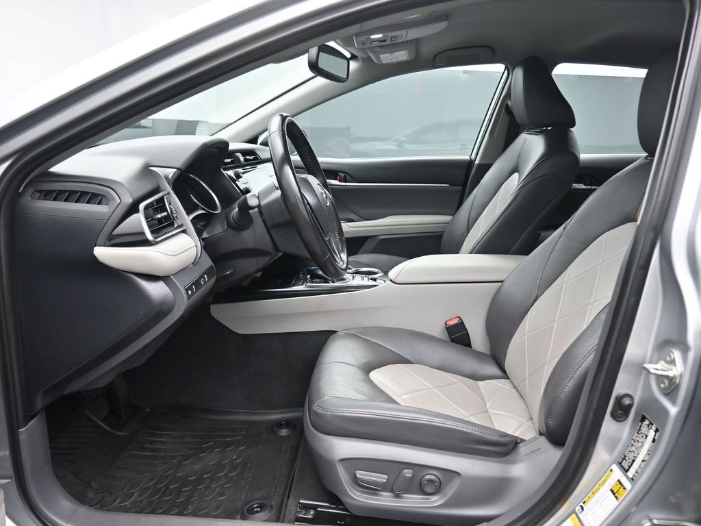 Used 2019 Toyota Camry XLE FWD image 11