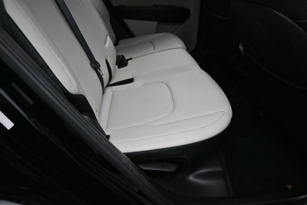 Used 2024 Kia Sportage EX FWD image 40