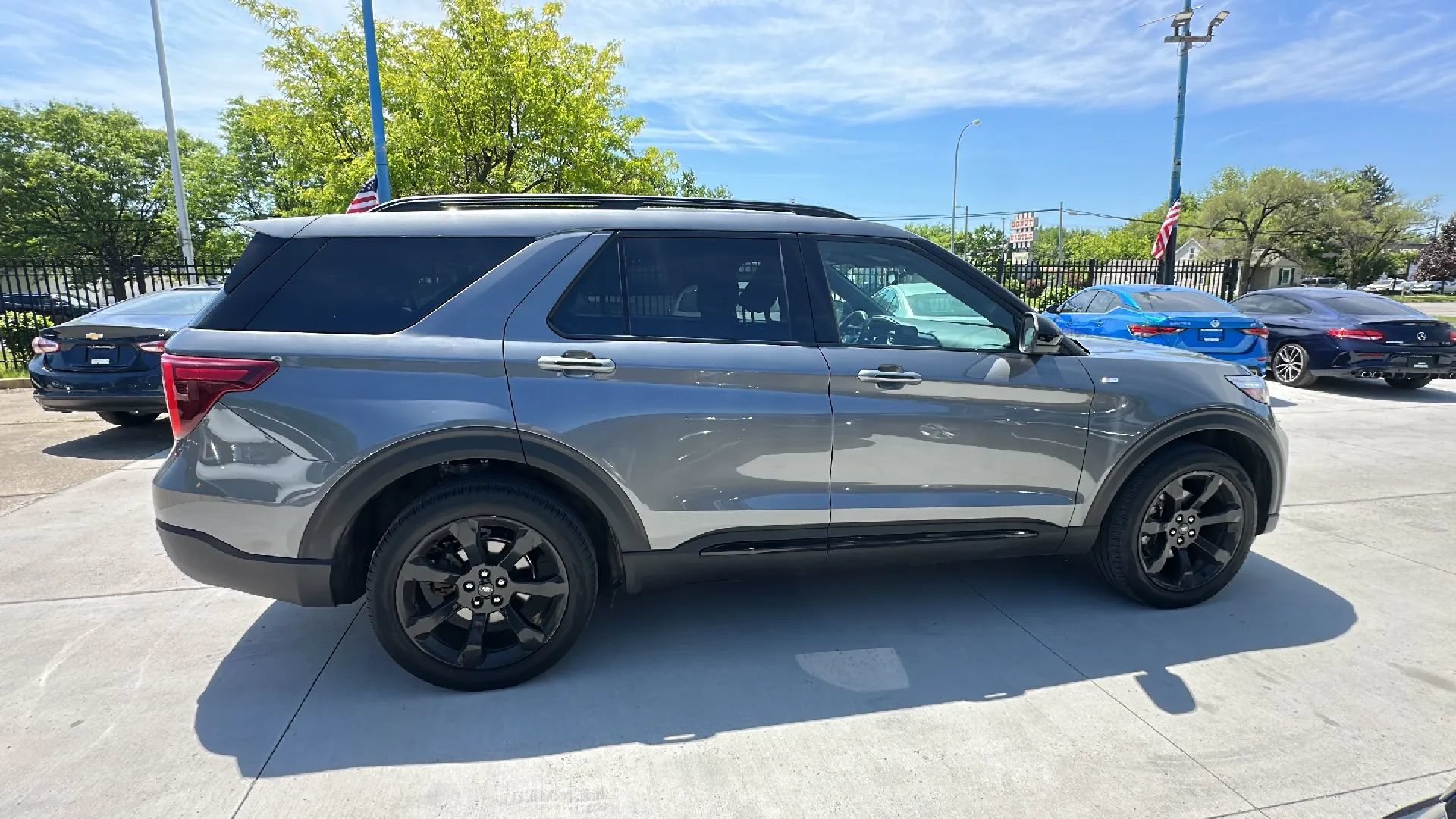 Used 2023 Ford Explorer ST-Line AWD/4WD image 4