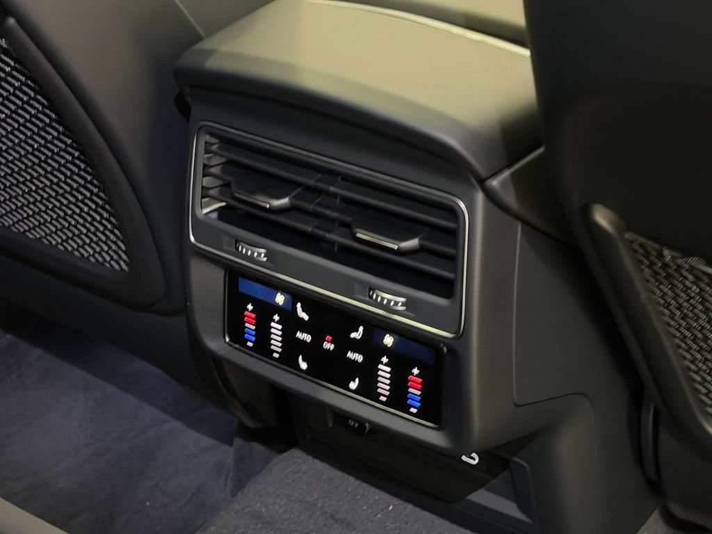 New 2026 Audi SQ7 Prestige AWD/4WD image 12