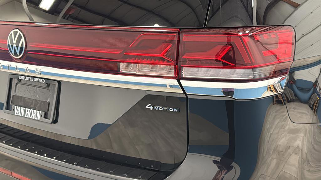 Used 2024 Volkswagen Atlas SE w/ Black Wheel Package image 38