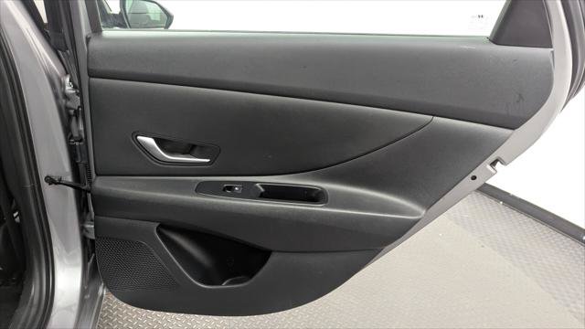 Used 2025 Hyundai Elantra Hybrid FWD image 19