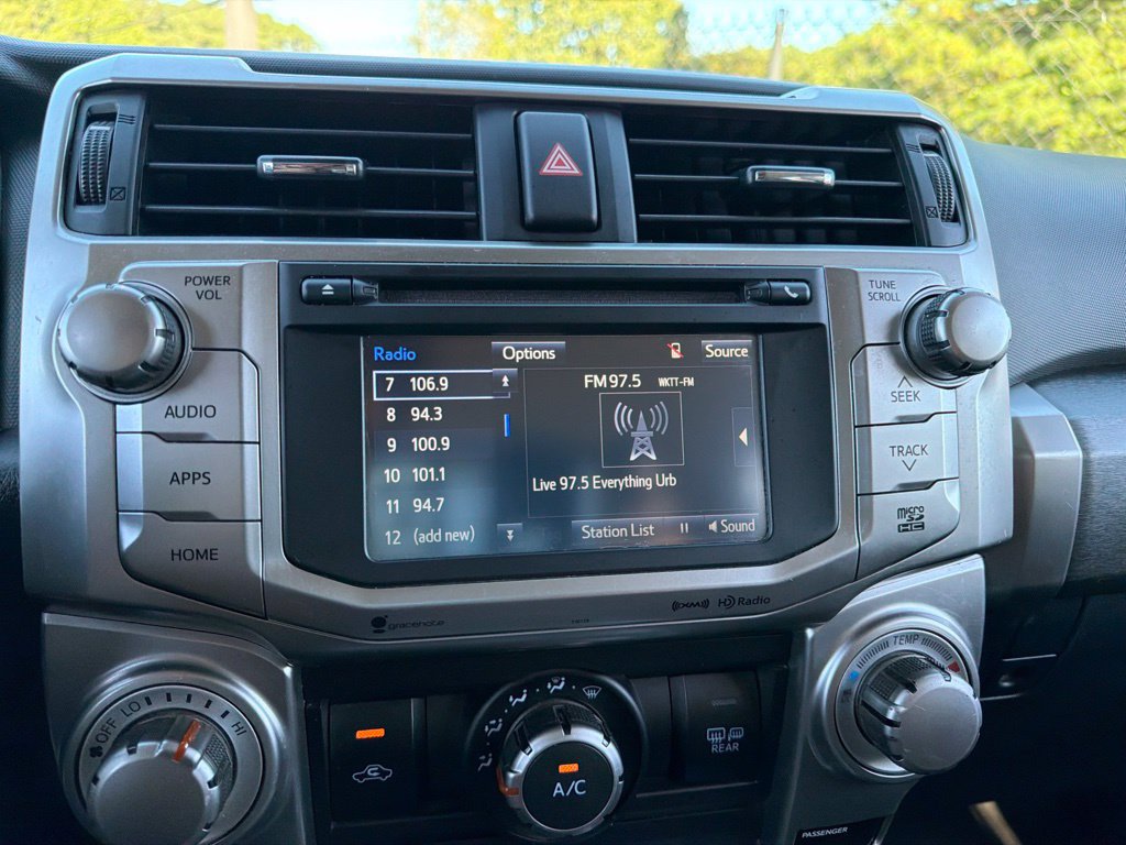 Used 2018 Toyota 4Runner SR5 AWD/4WD image 10