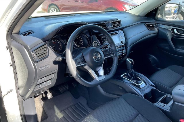 Used 2017 Nissan Rogue SV AWD/4WD image 14