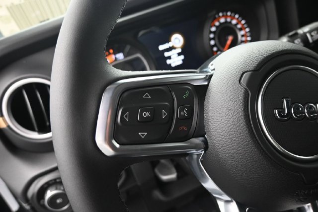 New 2026 Jeep Wrangler Unlimited Sahara AWD/4WD image 27