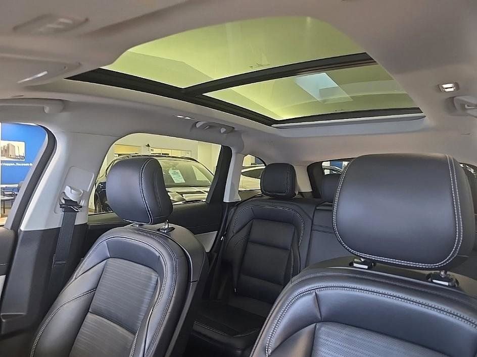 Used 2025 Lincoln Nautilus Reserve image 29