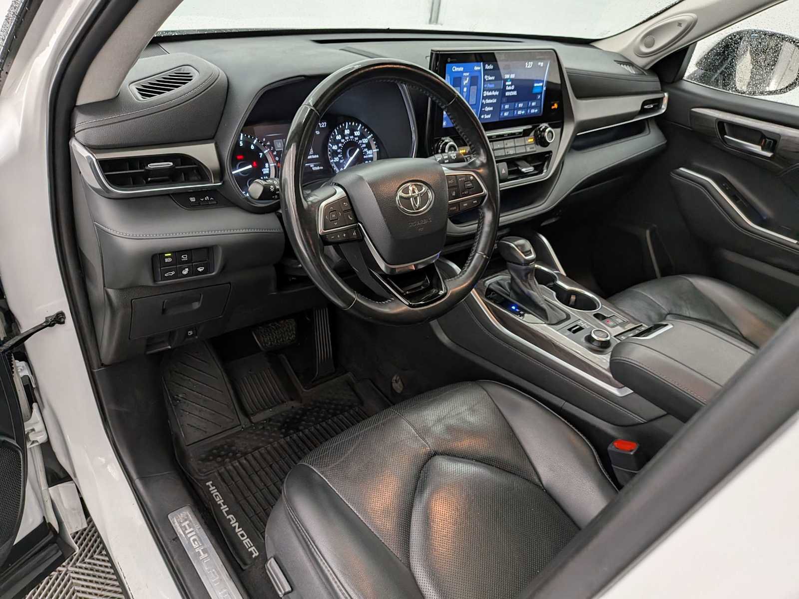 Used 2021 Toyota Highlander Limited image 2