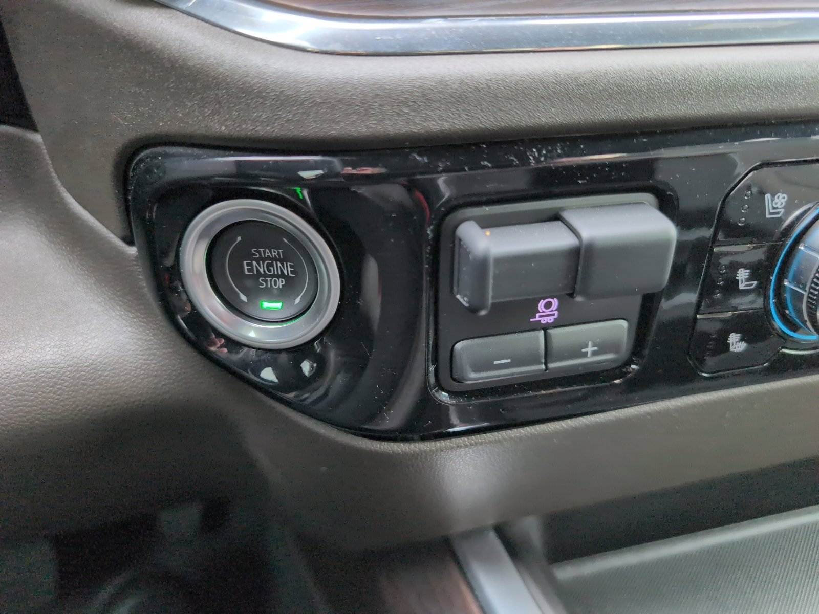 Used 2024 GMC Sierra 2500 SLT w/ SLT Premium Package image 28