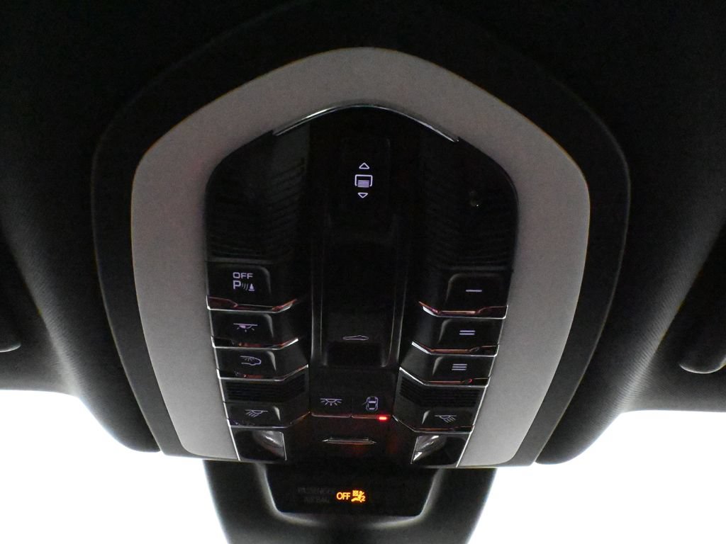 Used 2026 Porsche Macan AWD/4WD image 21