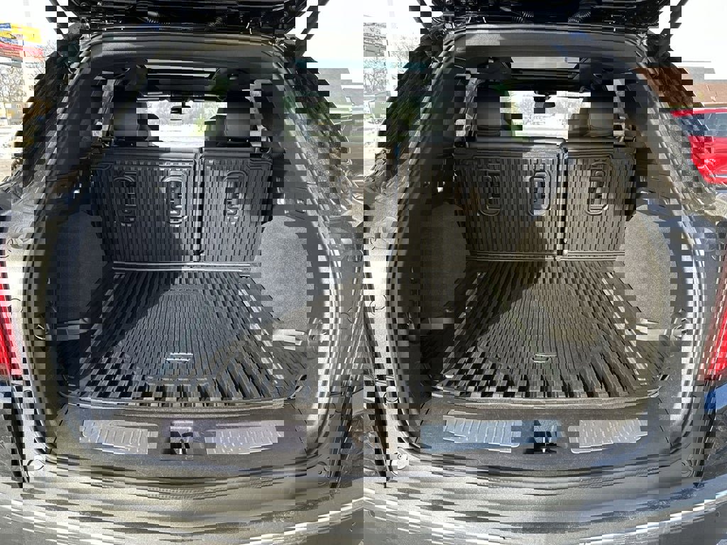 Certified 2024 Cadillac XT5 Premium Luxury w/ LPO, Floor Liner Package image 23