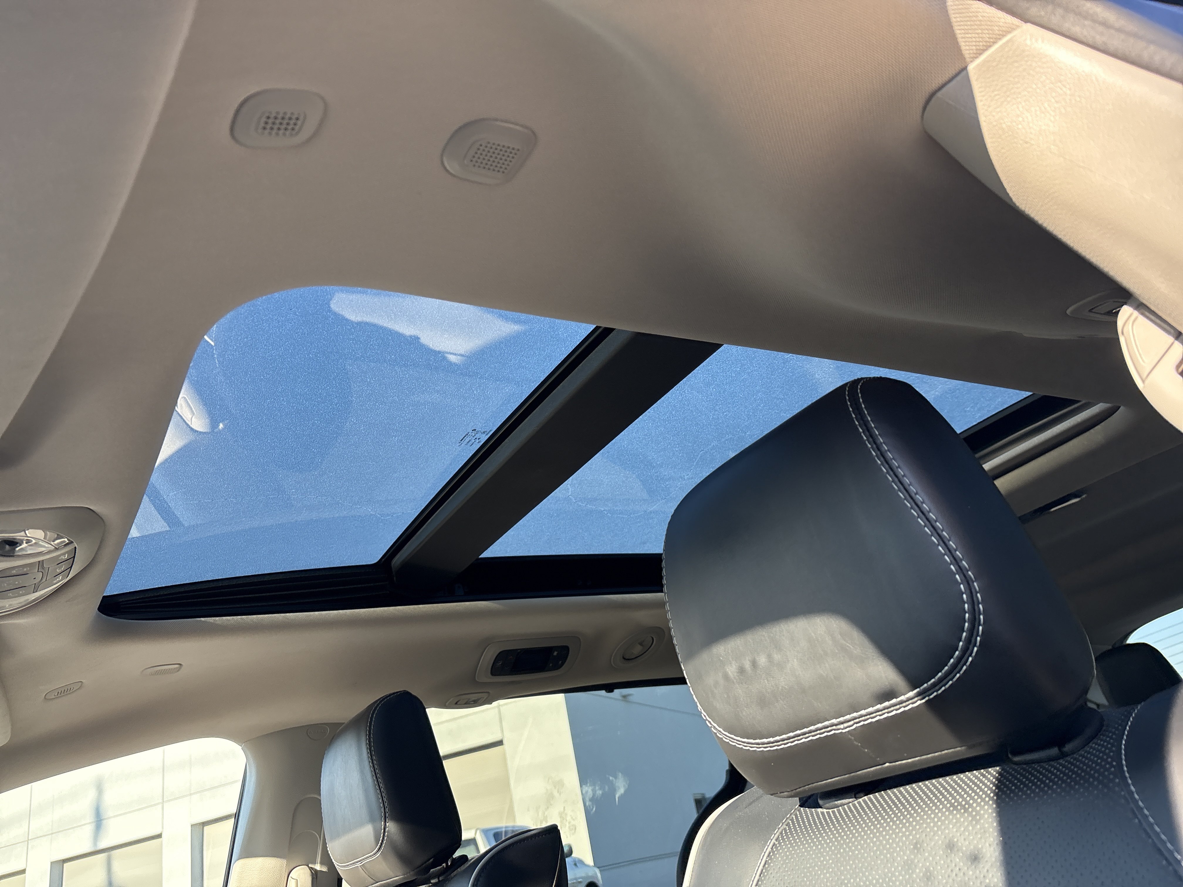 Used 2023 Chrysler Pacifica Limited w/ Uconnect Theater Family Group AWD/4WD image 19