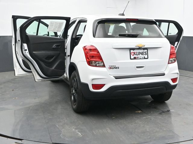 Used 2020 Chevrolet Trax LS FWD image 35