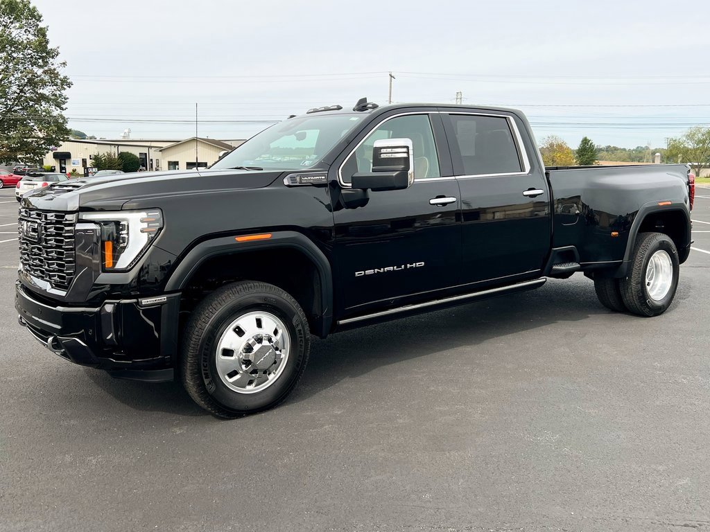 Used 2024 GMC Sierra 3500 Denali Ultimate image 16