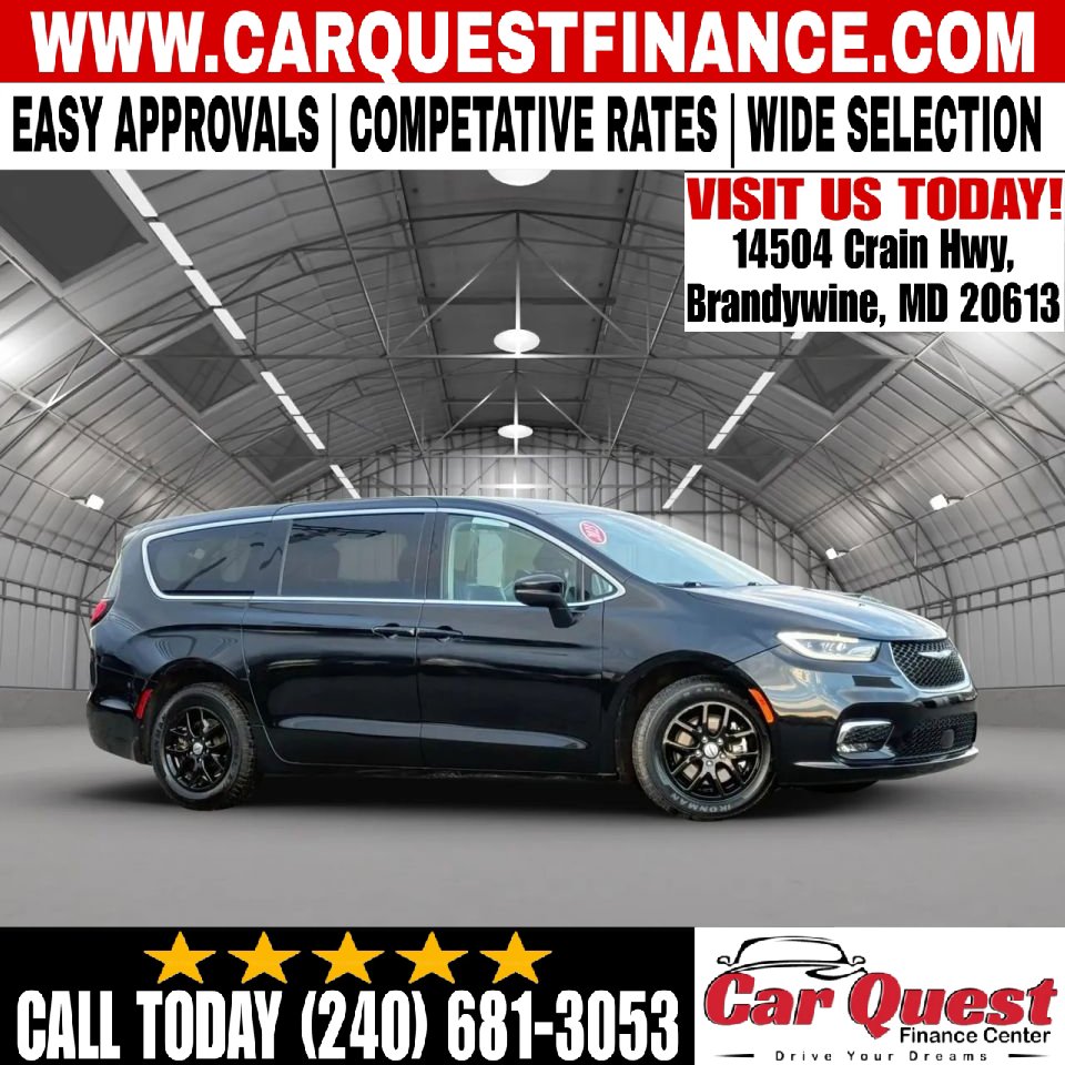 Used 2023 Chrysler Pacifica Touring-L FWD image 1