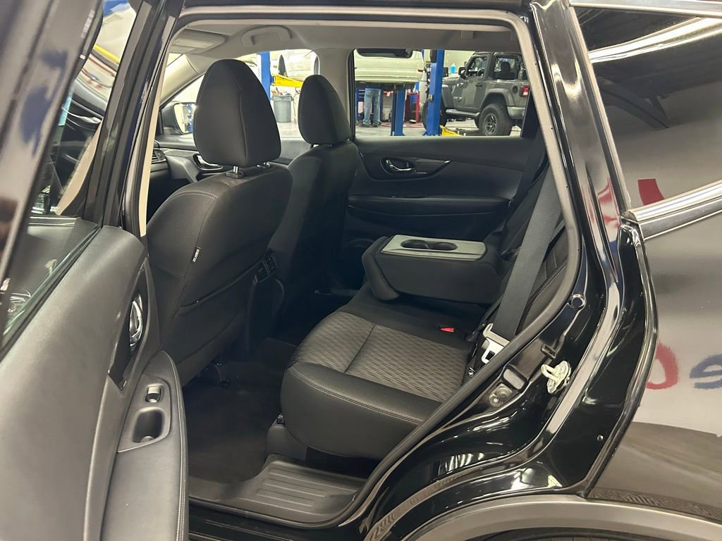 Used 2018 Nissan Rogue SV FWD image 16
