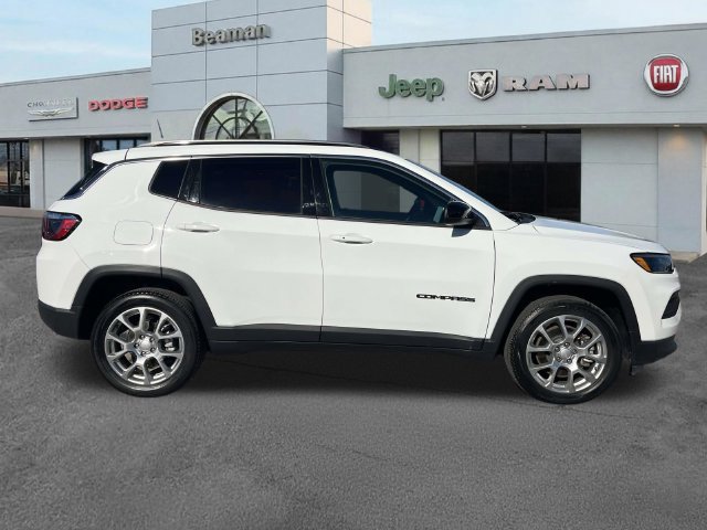 Used 2023 Jeep Compass Latitude AWD/4WD image 8
